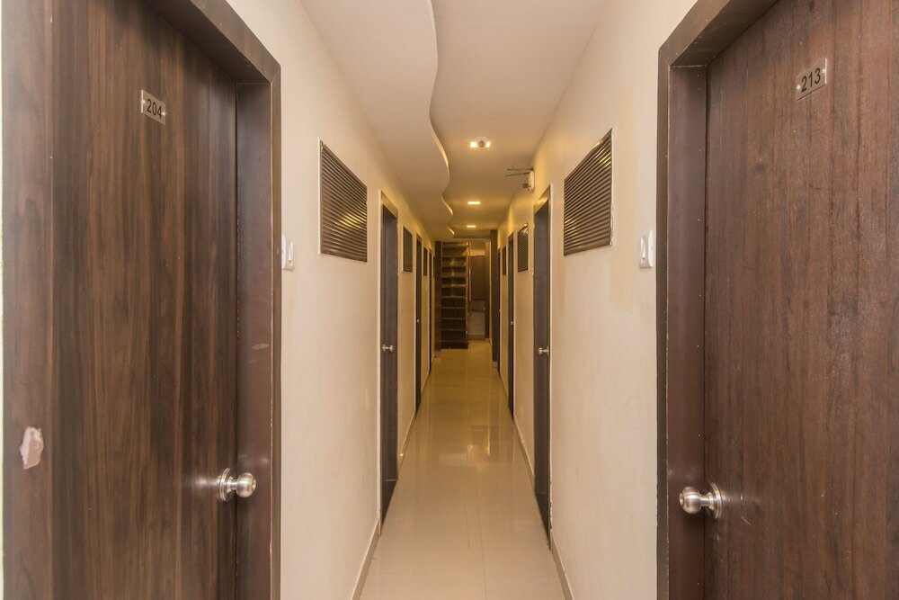 Фото Oyo 8678 Hotel Golden Nest