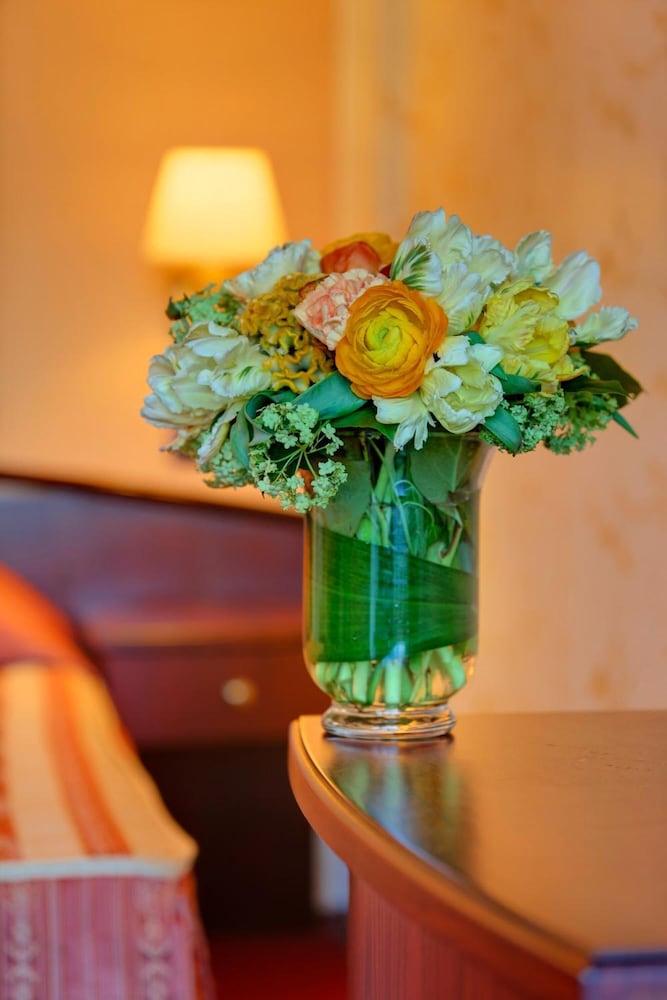 Фото Hotel Capitol