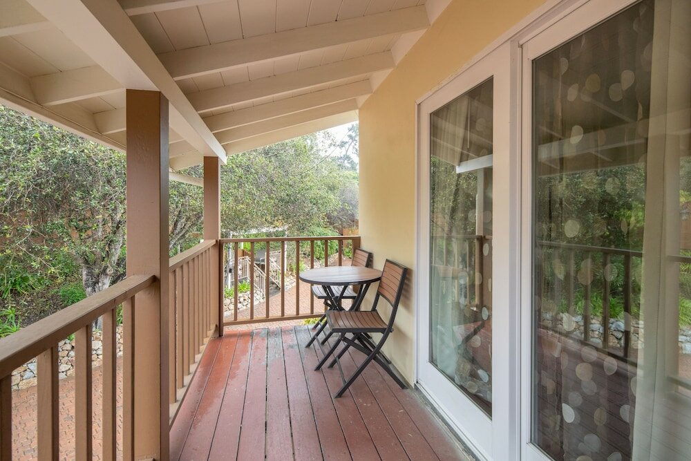 Фото Vendange Carmel Inn & Suites