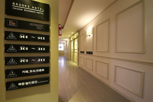 Гостиница Brooks Hotel в Кенсан-Намдо
