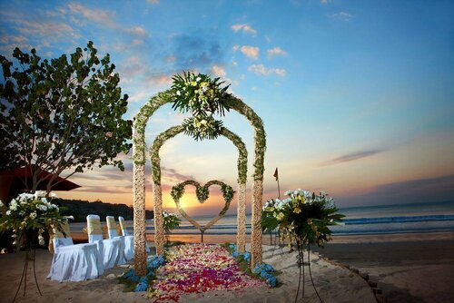 Внешний вид отеля Kupu Kupu Jimbaran Beach Club & SPA by Loccitane в Джимбаране, фото 4