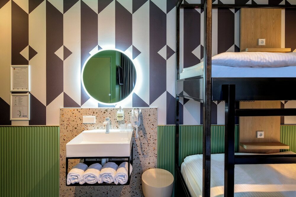 Фото Tourist Inn Budget Hotel - Hostel