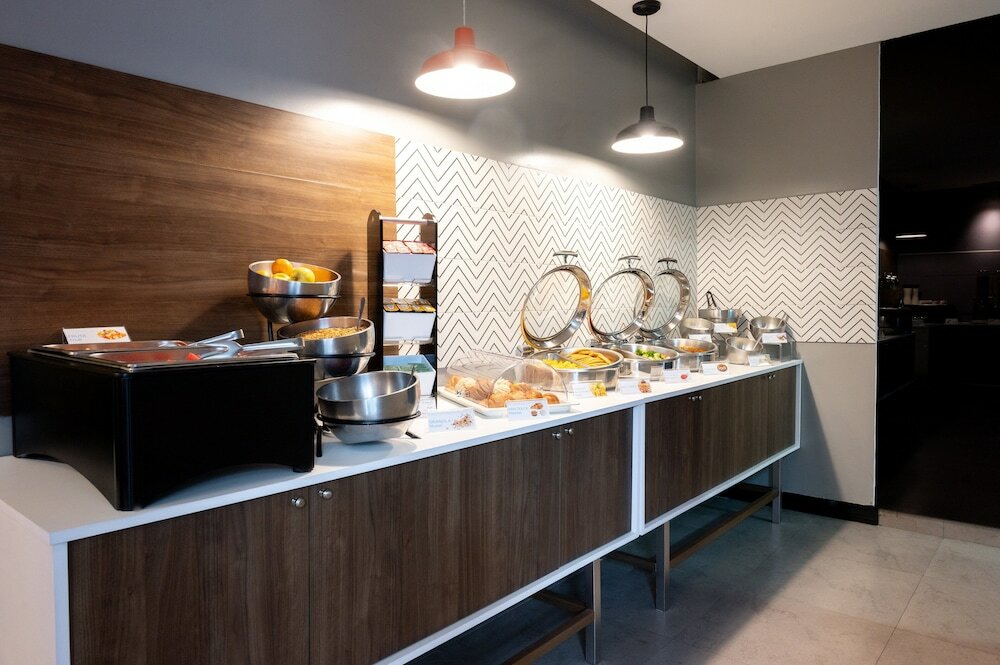 Фото City Express Plus Satelite