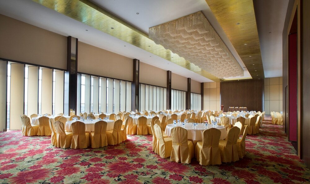 Фото Hariston Hotel and Suites