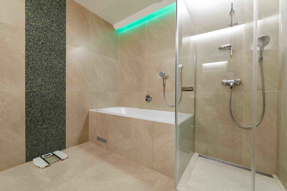 Фото HiLight Suites Hotel