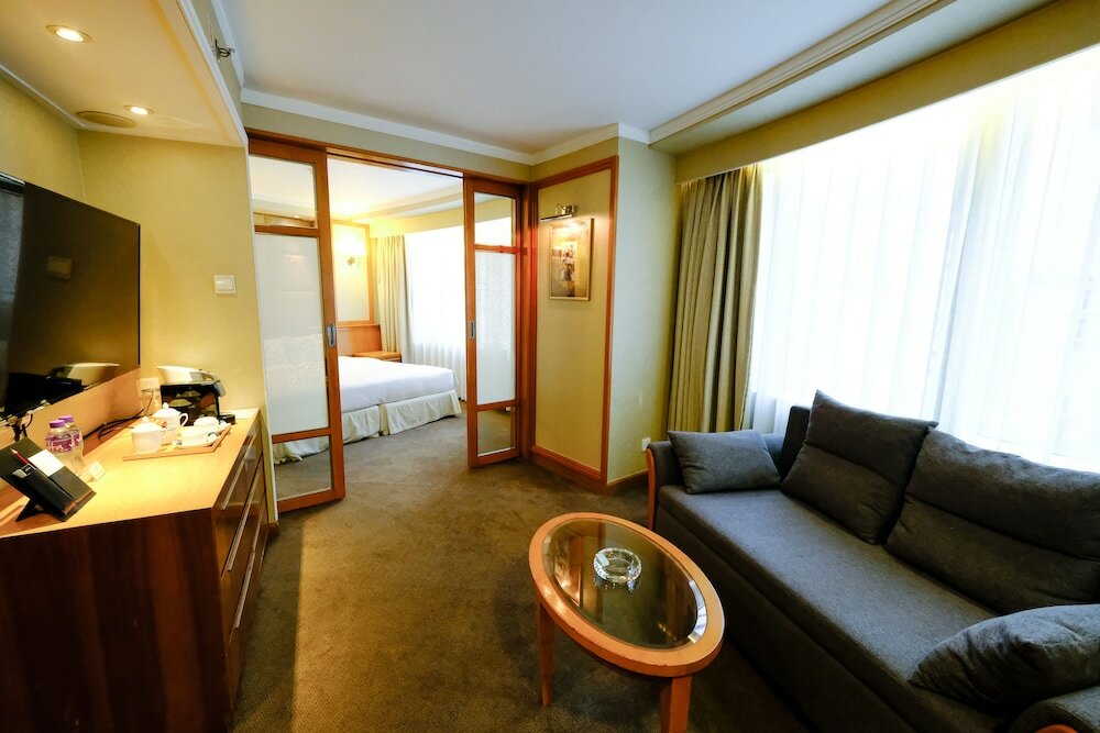 Фото South Pacific Hotel