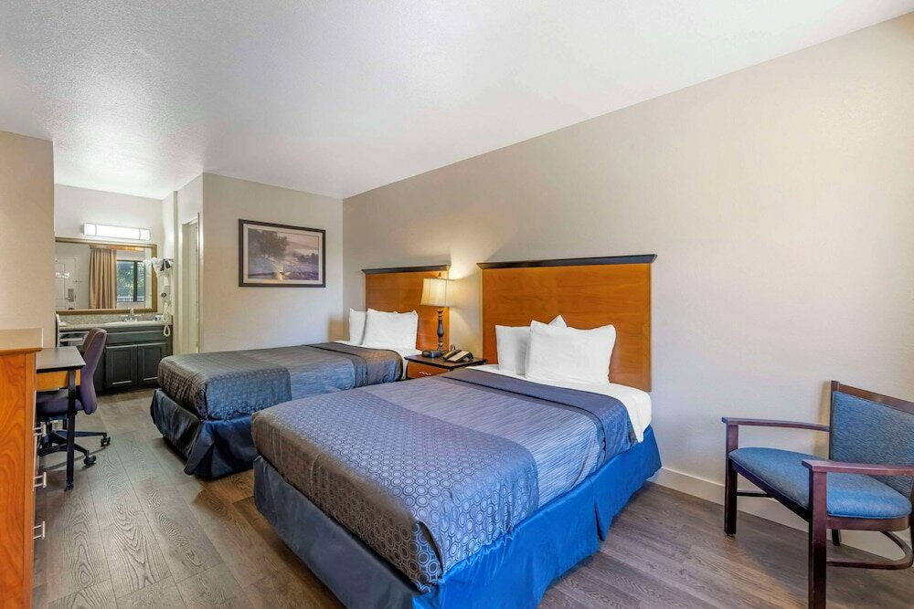 Фото Rodeway Inn at Nevada State Capitol