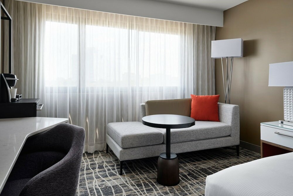 Фото Hilton Nashville Airport