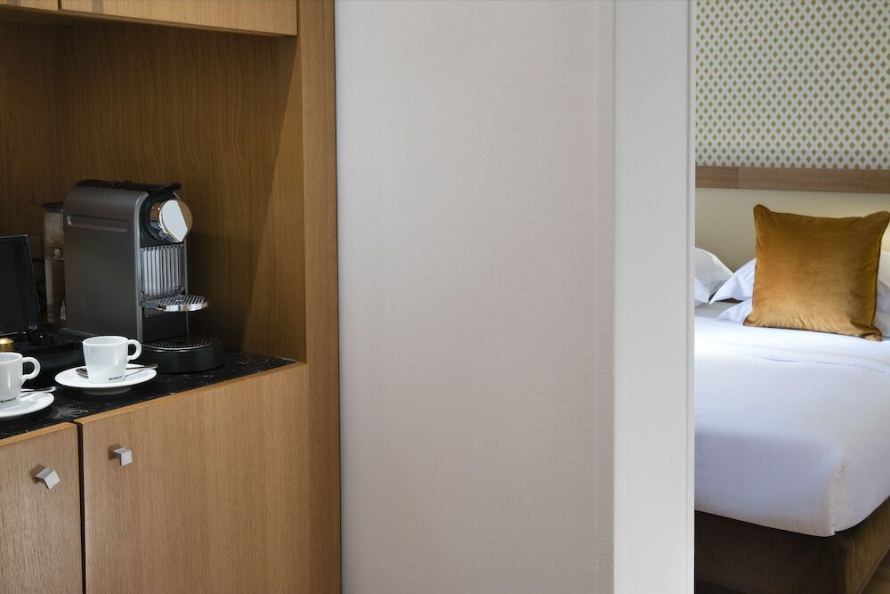 Фото Le Six Paris Hôtel & Spa