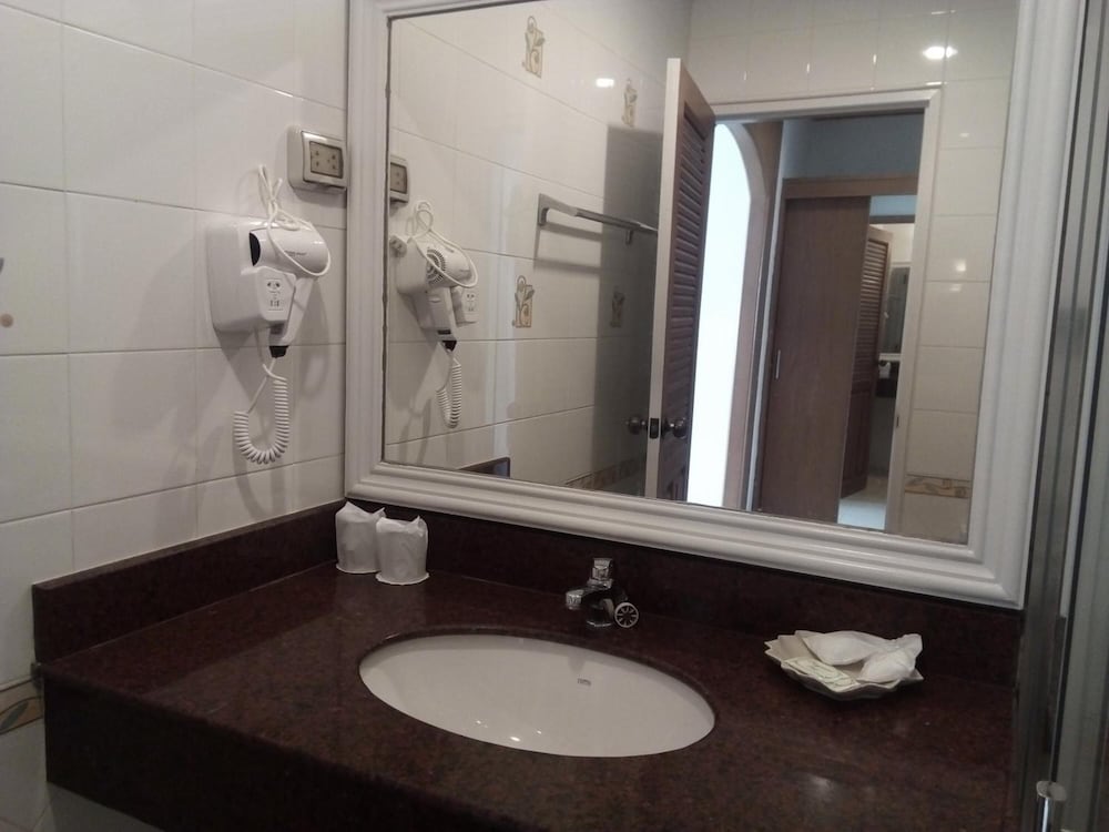 Фото Seaview Hotel Sriracha