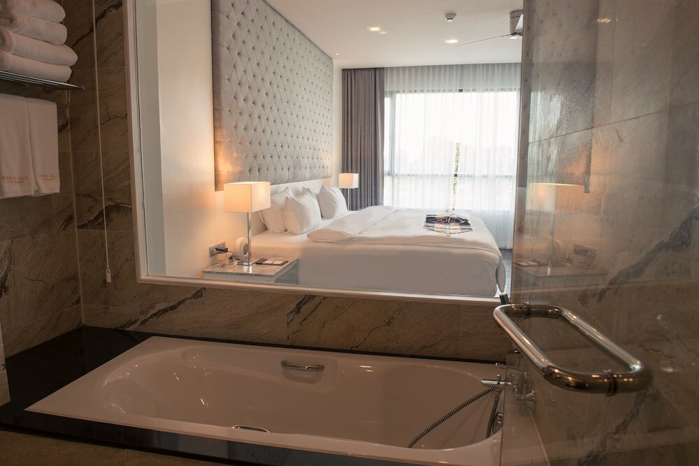 Фото Отель North Hill City Resort