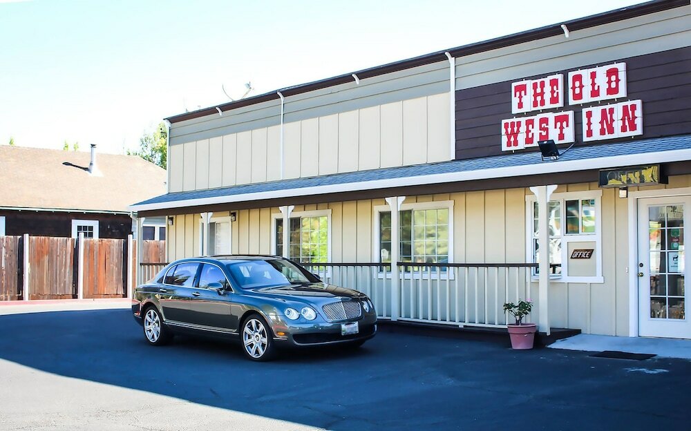 Фото The Old West Inn