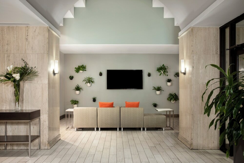 Фото Embassy Suites by Hilton Tampa Airport Westshore