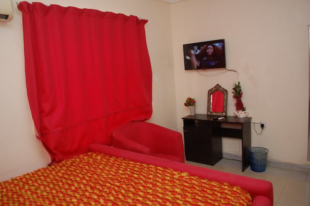 Фото Dcove Hotel & Suites