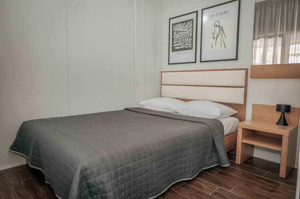 Фото Elizabeth Queen Luxuxy Rooms