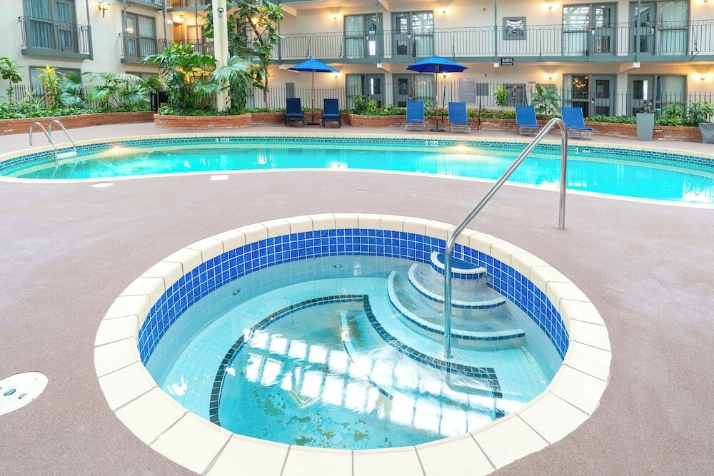 Фото Sandman Signature Lethbridge Lodge