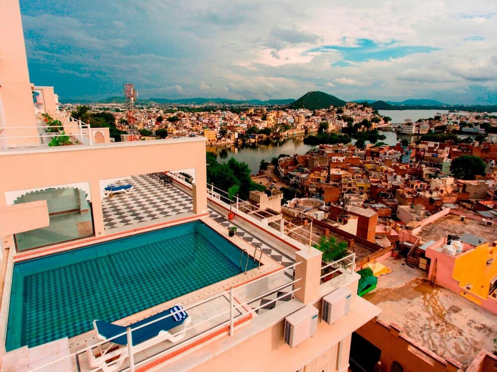 Фото Hotel Raj Kuber