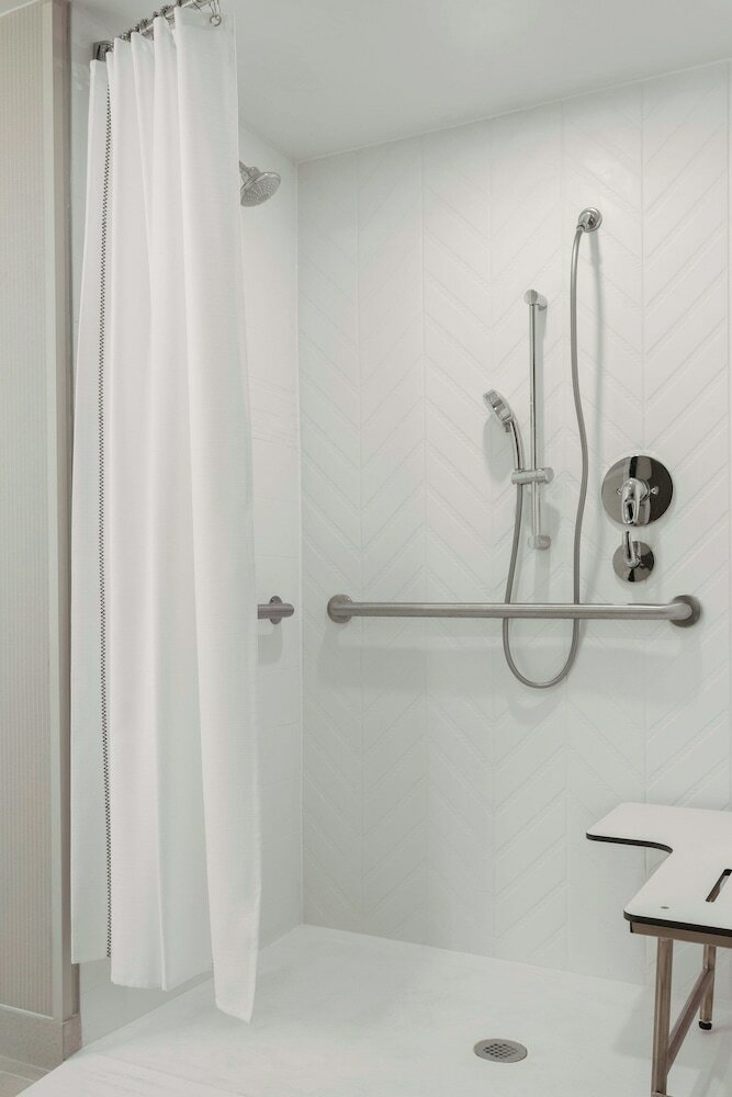 Фото Delta Hotels by Marriott Indianapolis Airport