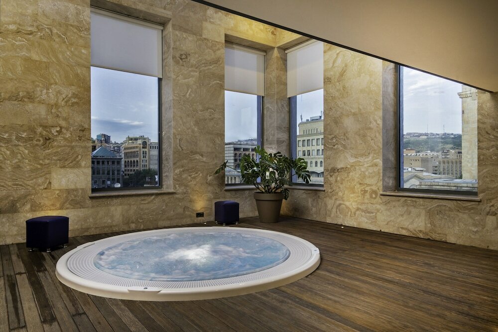 Фото Holiday Inn Yerevan Republic Square