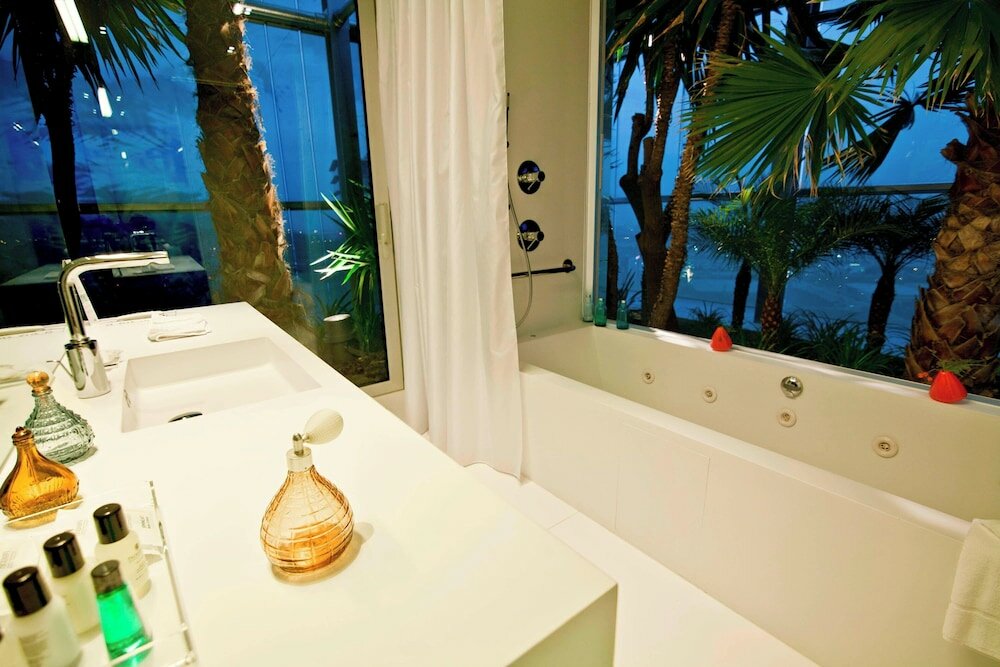 Фото Renaissance Barcelona Fira Hotel