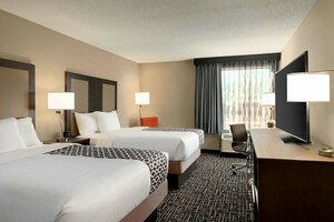 Гостиница La Quinta Inn & Suites by Wyndham St Louis Route 66