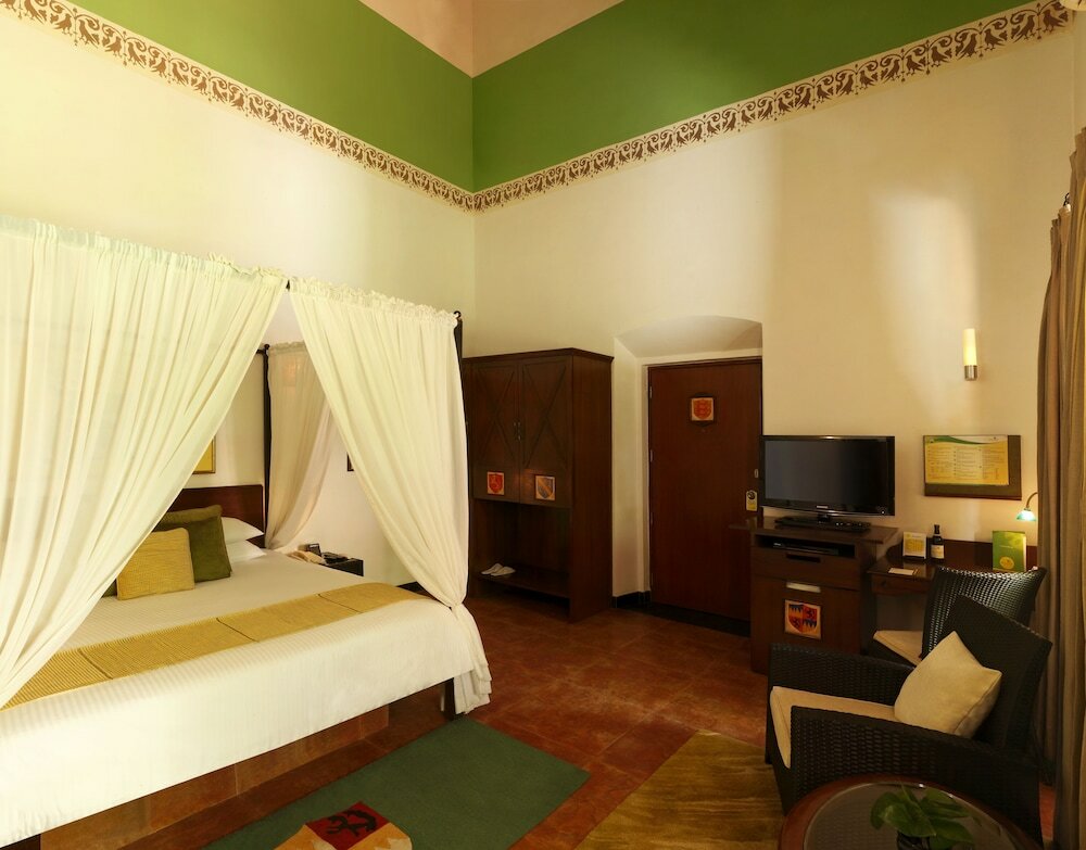 Фото Lemon Tree Amarante Beach Resort, Goa