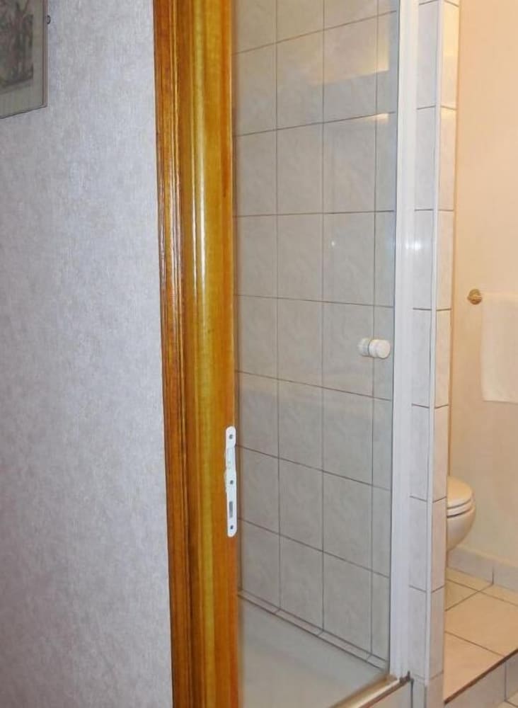 Фото Hôtel Le Petit Château