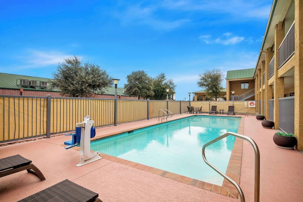 Фото Best Western Cedar Inn