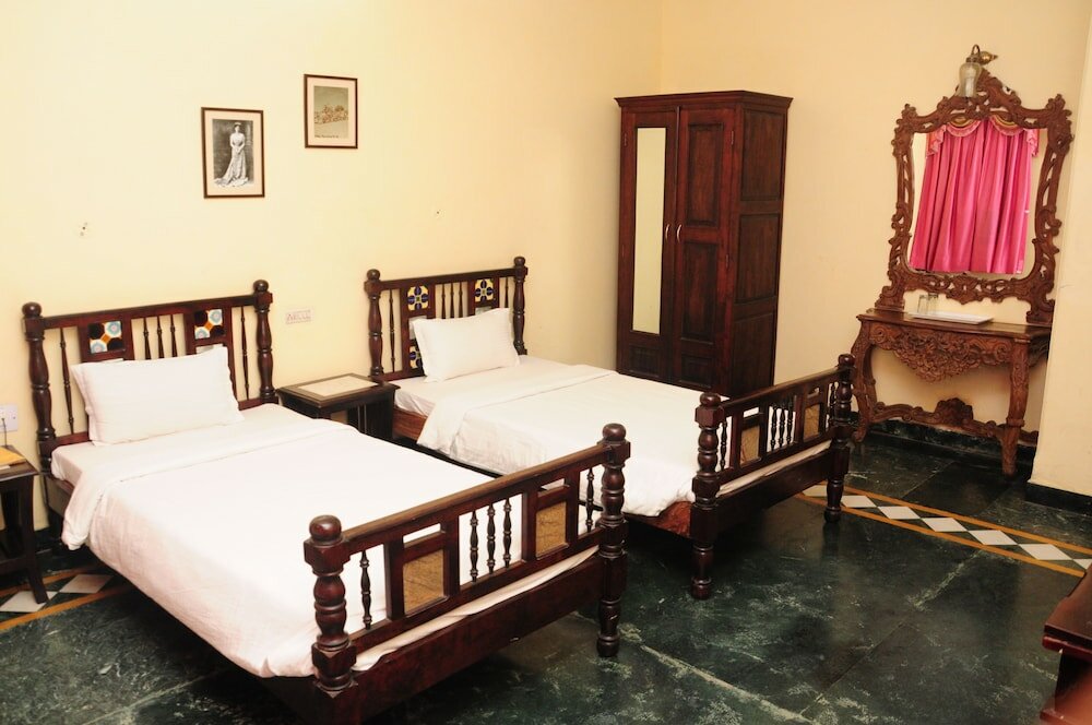 Фото Hotel Sajjan Niwas