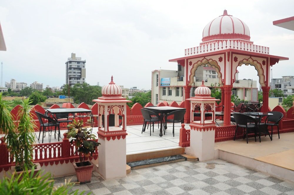 Фото Hotel Sajjan Niwas