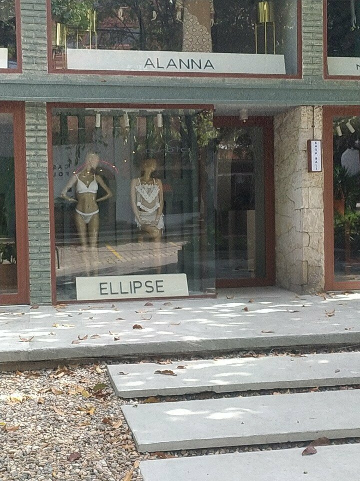 Clothing store Ellipse, Bogota, photo