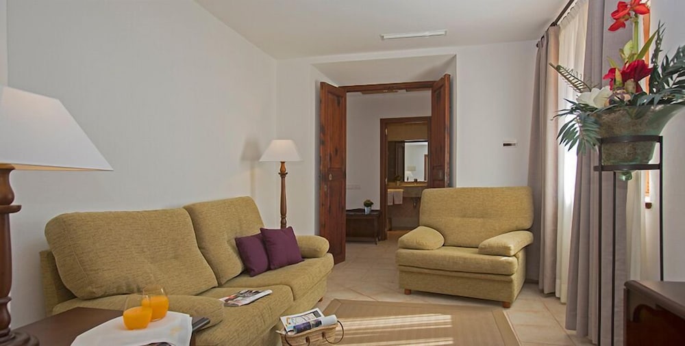 Фото Hotel Ca'l Bisbe