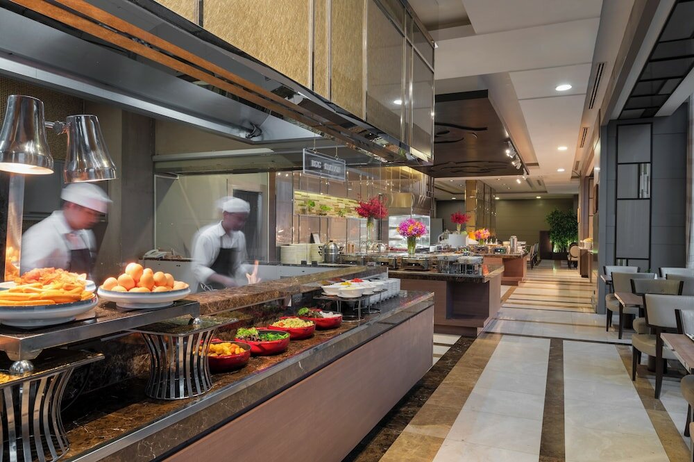 Фото The Berkeley Hotel Pratunam