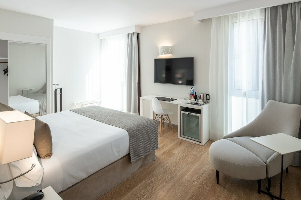 Фото Catalonia Bristol