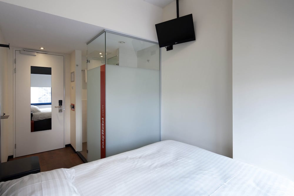 Фото EasyHotel Rotterdam City Centre