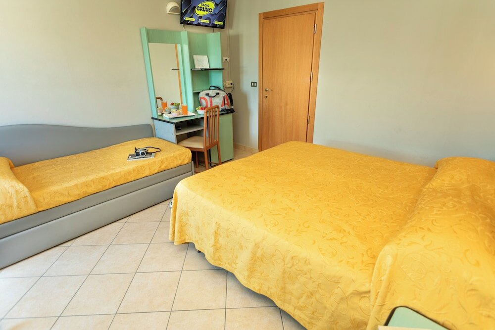 Фото Hotel Mediterraneo