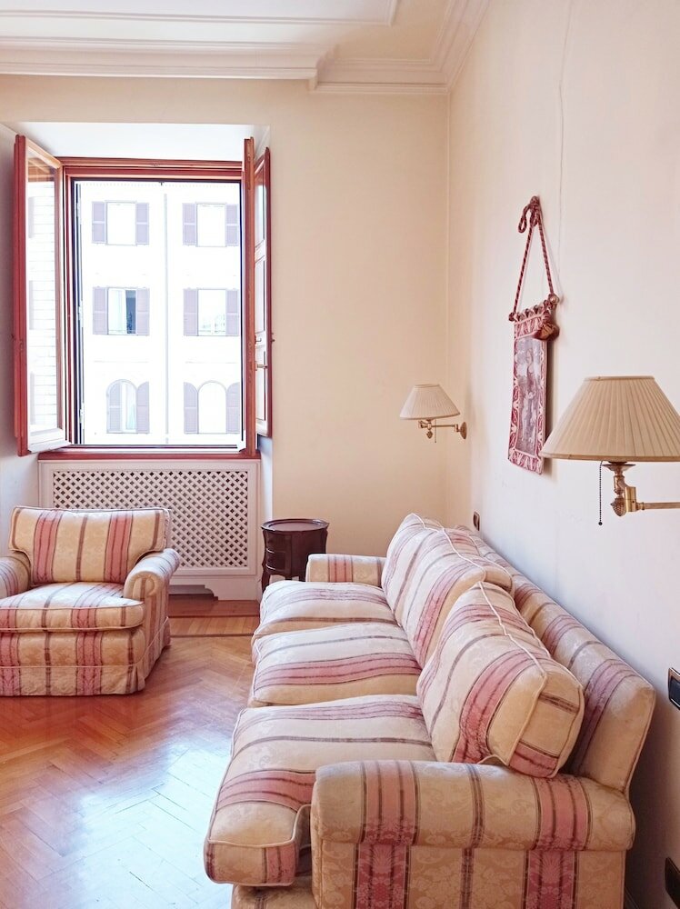 Фото Roman Holidays Boutique