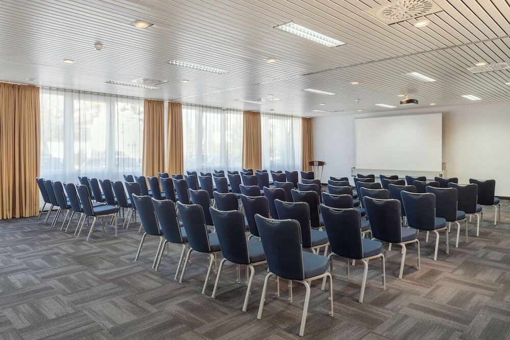 Фото Nh Weinheim