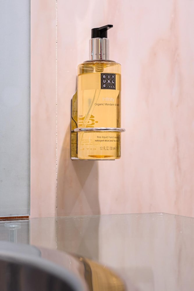 Фото B-aparthotel Montgomery