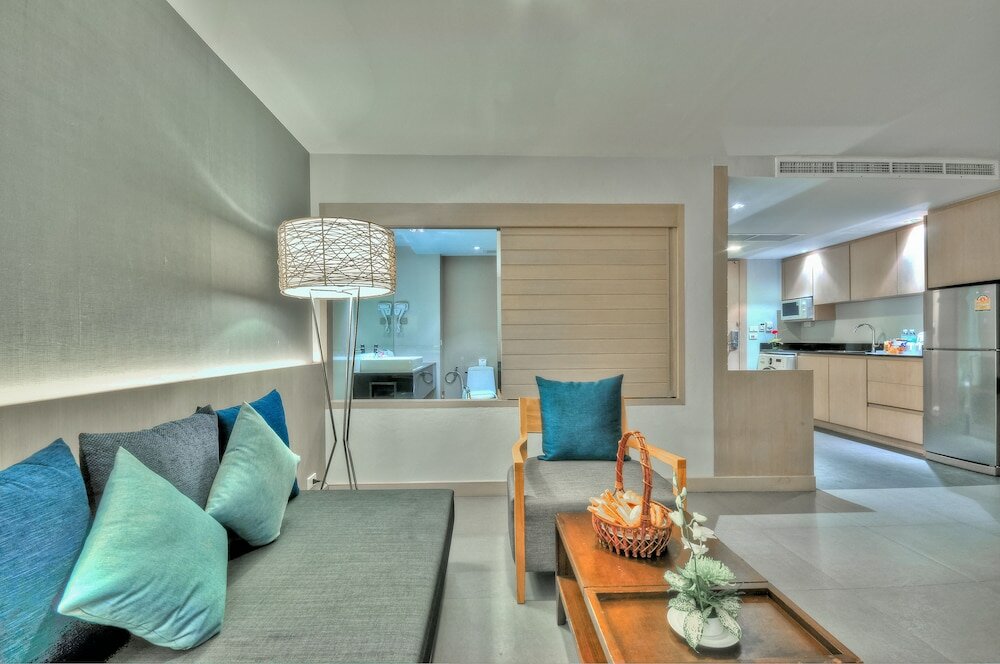 Фото  Ashlee Heights Patong Hotel 