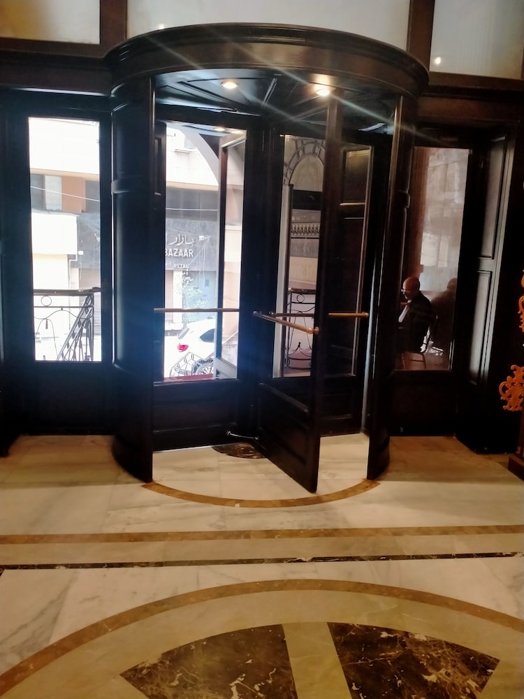 Фото Cosmopolitan Plaza Inn Hotel