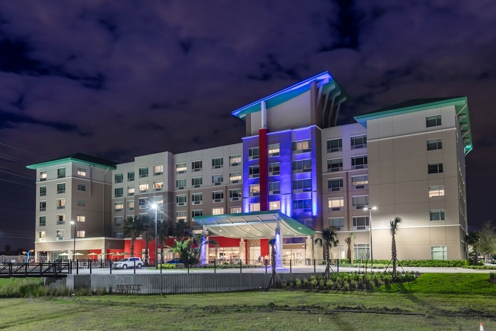 Фото Holiday Inn Express & Suites Orlando at SeaWorld, an Ihg Hotel