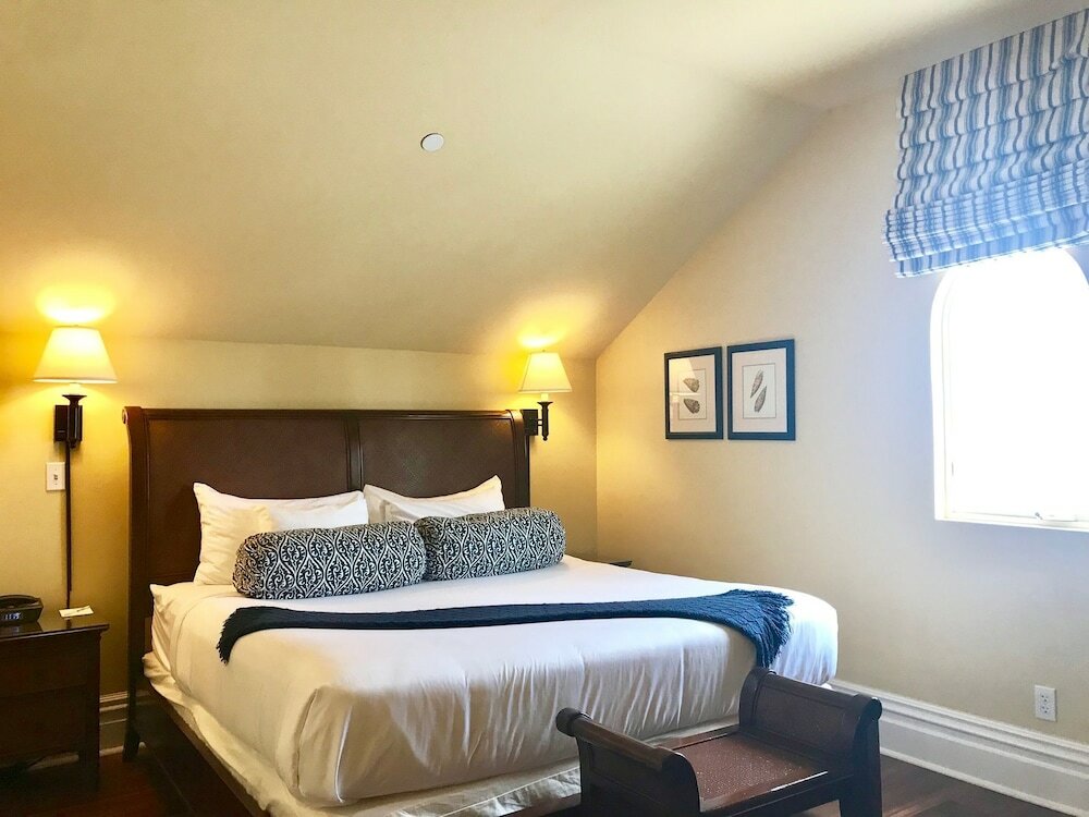 Фото West Cliff Inn - A Four Sisters Inn