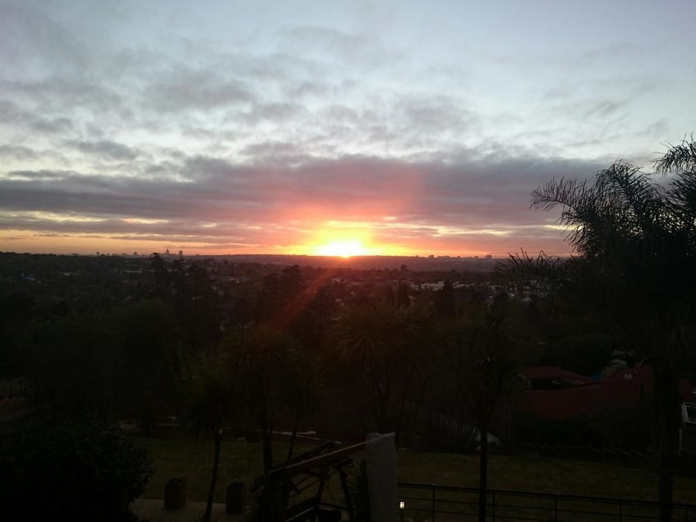 Фото Over The Moon Guesthouse