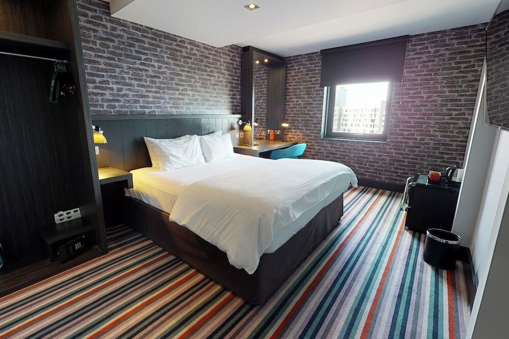 Фото Village Hotel Edinburgh