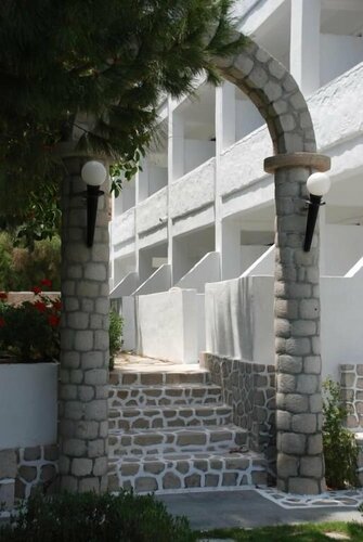 Внешний вид отеля Lagada Beach Hotel в Адамасе, фото 5