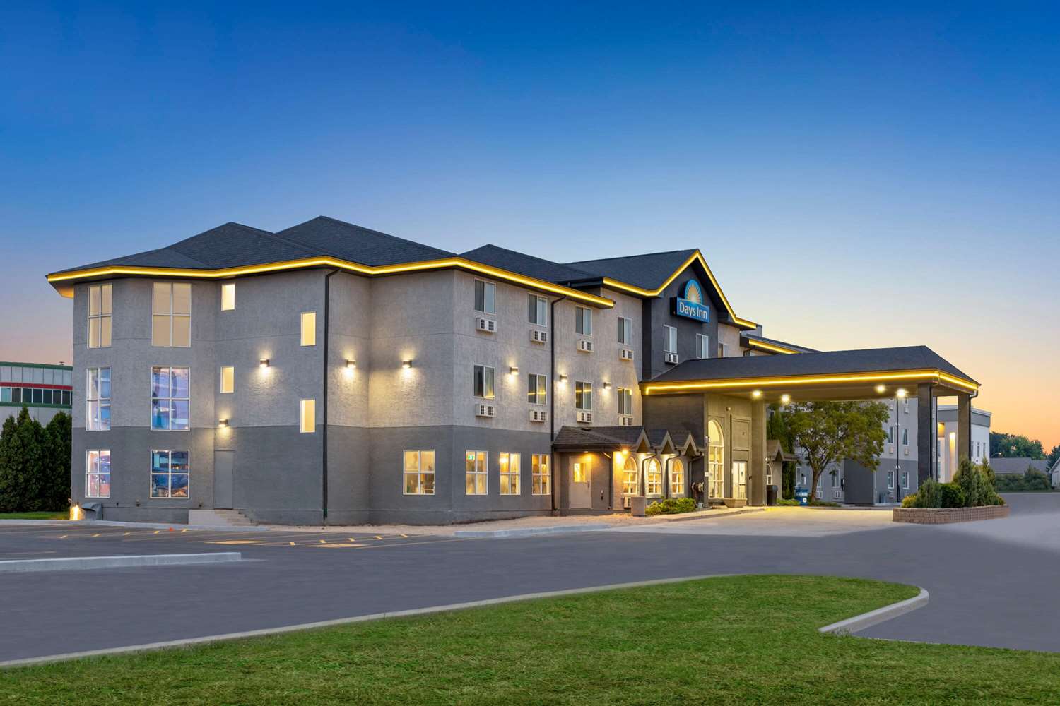 Фото Days Inn by Wyndham Steinbach