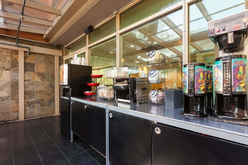 Фото SureStay by Best Western Richmond Vancouver Airport