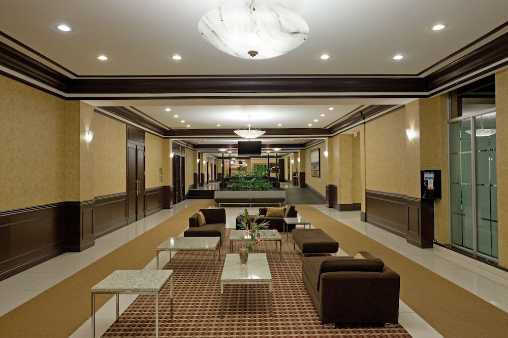 Фото Armon Plaza Montreal Airpt, Trademark Collection by Wyndham