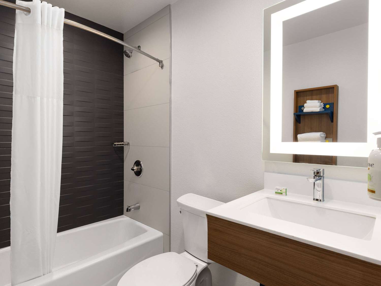 Фото Microtel Inn & Suites by Wyndham Tracy